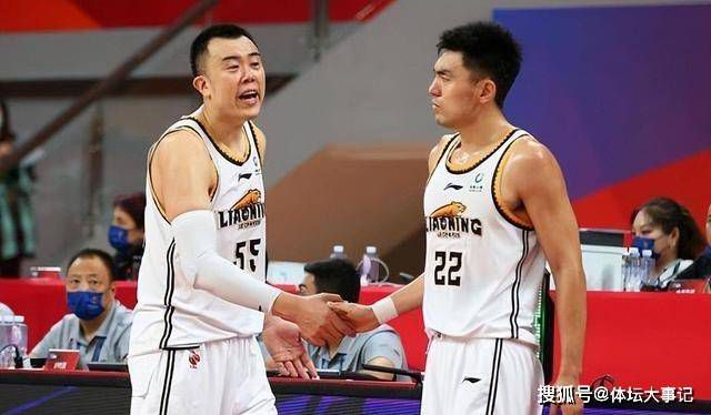 在楼梯上和少妇做爰视频