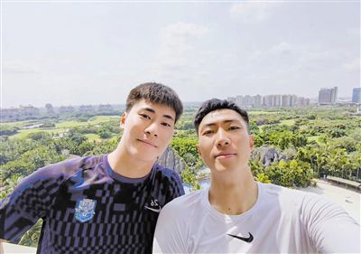 想要朋友的妈妈和妻子