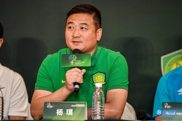 男生吃女生的胸视频