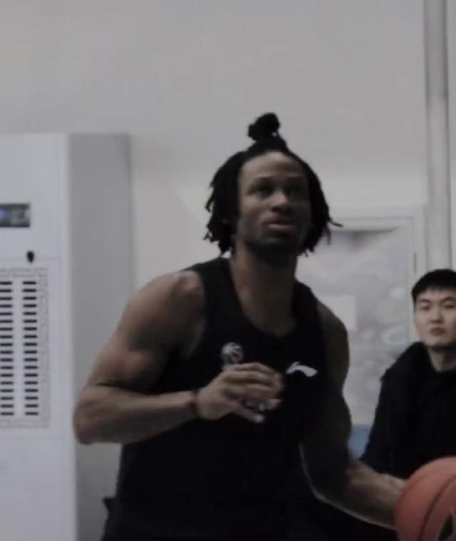 午夜视频在线免费播放