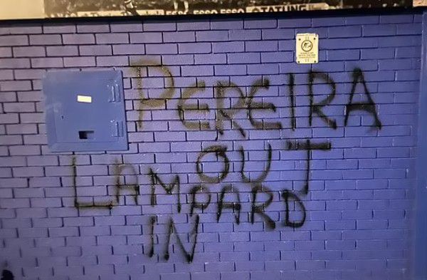 商黎英